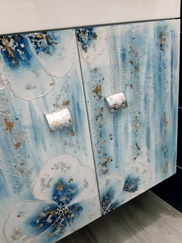 an old refrigerator with blue paint on it at Casa vacanza Viola in Trapani