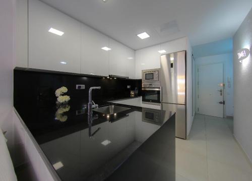 Kuchyňa alebo kuchynka v ubytovaní Apartamento PARADIS PARK en playa de la Pineda