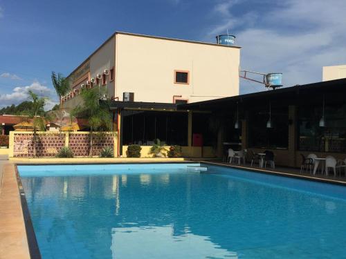 a large swimming pool in front of a building at HOTEL ITACAIUNAS in Marabá