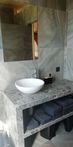 a bathroom with a white sink and a mirror at Dreve 14 - bovenverdieping in Staden