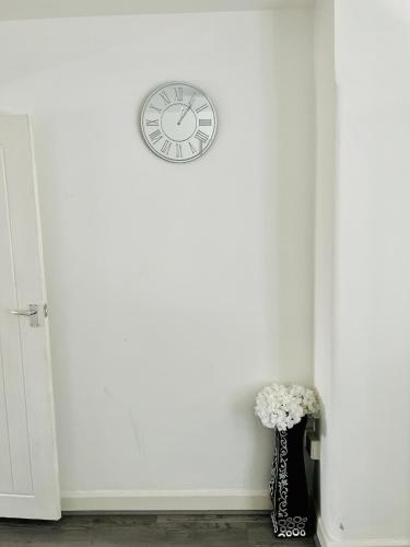Beautiful and Homely 3 Bed House With FREE Parking So Close To Man City and City Centre photo 51