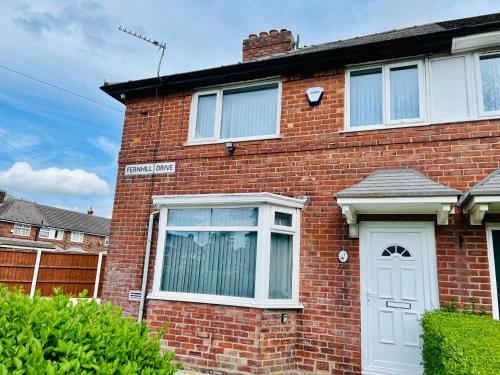 Beautiful and Homely 3 Bed House With FREE Parking So Close To Man City and City Centre photo 54