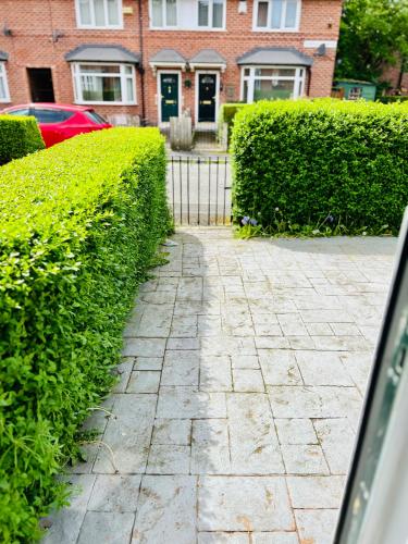 Beautiful and Homely 3 Bed House With FREE Parking So Close To Man City and City Centre photo 56
