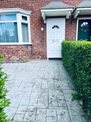 Beautiful and Homely 3 Bed House With FREE Parking So Close To Man City and City Centre photo 57