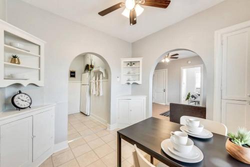 Φωτογραφία από το άλμπουμ του Global Cup The Retro Lower-Greenville Apartment σε Ντάλας