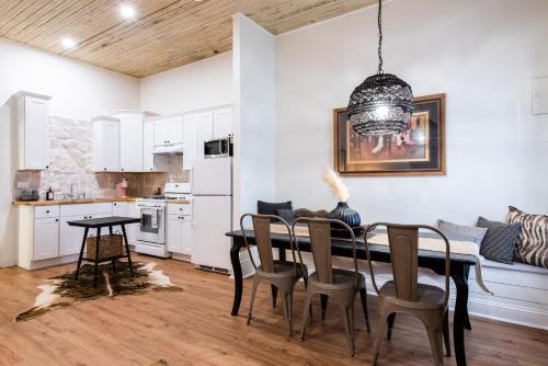 a kitchen and dining room with a table and chairs at Derby City Urban Oasis in Louisville