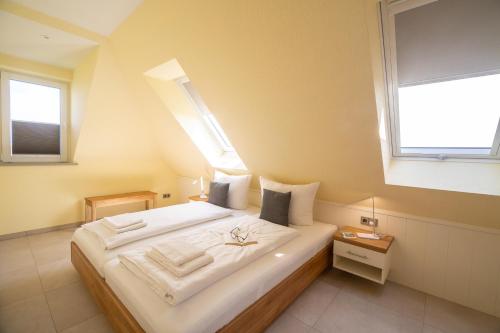 Postel nebo postele na pokoji v ubytování Ferienwohnung Egel 1