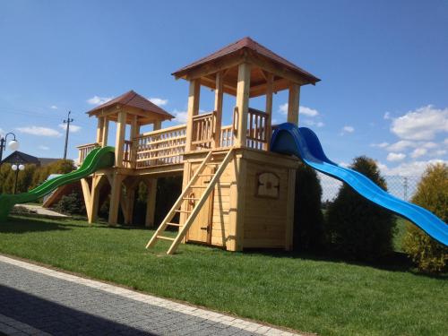 Zona de juegos infantil en Cubus-Beskidy