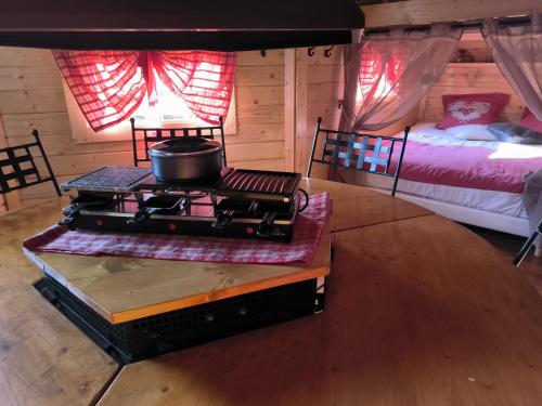 a stove with a pot on top of it in a bedroom at Au Doubs Kota in Montlebon