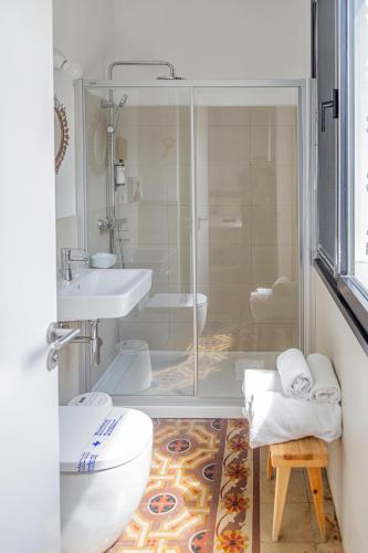 a bathroom with a shower and a toilet and a sink at Hotel Catalina in Las Palmas de Gran Canaria