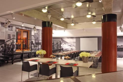 a large dining room with tables and chairs at Hotel Hanza in Gdańsk