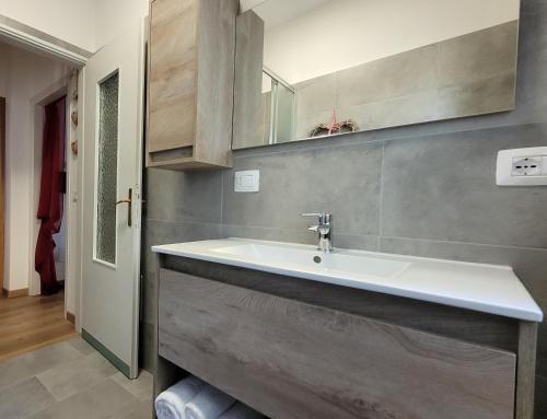 a bathroom with a sink and a mirror at Casa Mina Mountain Lake Iseo Hospitality in Bossico