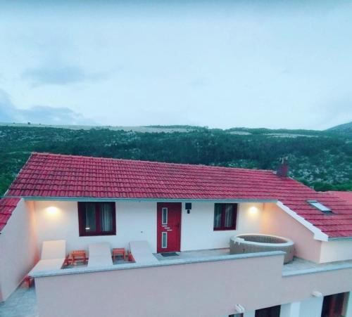 Nespecifikovaný výhled na hory nebo výhled na hory při pohledu z apartmánu