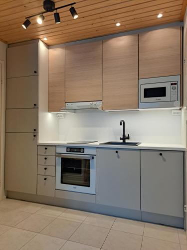 Virtuvė arba virtuvėlė apgyvendinimo įstaigoje Yllästar 207