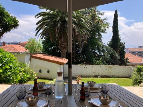 Alojamiento extrahotelero céntrico con jardín en Santander