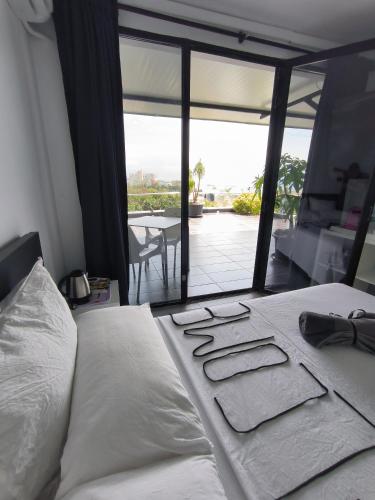 a bed with towels and glasses on top of it at Pinar Suites Habitaciones in Torremolinos