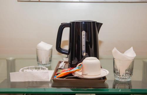 a black coffee pot sitting on top of a table at Hotel Inn PECHS in Karachi