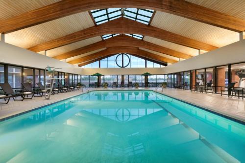 Holiday Inn Washington-Dulles International Airport, an IHG Hotel Image