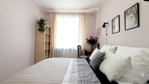 Una cama o camas en una habitación de Relax Point Light Apartment