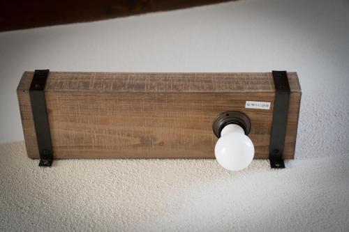a wooden box with a light attached to a wall at B&B La Manica in Milazzo
