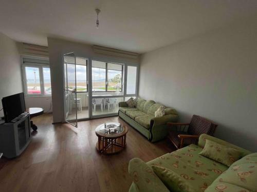 Dikili Sahilde Denize Sıfır Daire