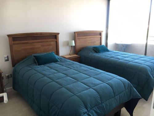 Tempat tidur dalam kamar di Increíble departamento en Calama