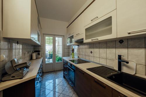 Kjøkken eller kjøkkenkrok på Guesthouse Villa Diana