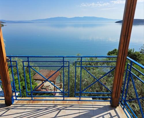 a view of the water from a balcony at Villas Nies Seaside Appartments in Soúrpi