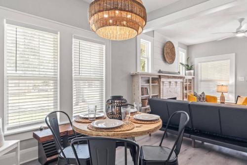 a dining room with a table and chairs at BeeKeeper's Inn in Tampa