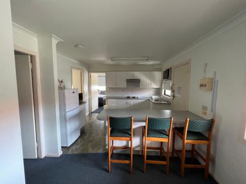 Hi-Way Motel Grafton - Contactlessにあるキッチンまたは簡易キッチン