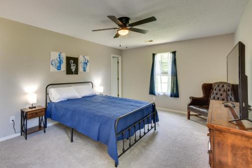 Postel nebo postele na pokoji v ubytování Seneca Vacation Rental Less Than 1 to Lake Keowee Access!
