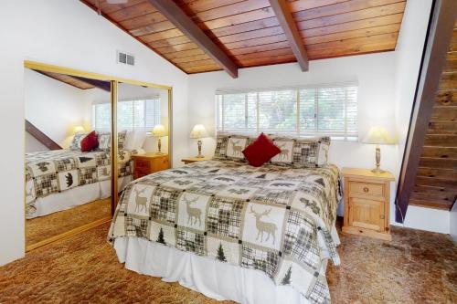 a bedroom with a bed and a mirror at Rocky Pines in Twin Peaks