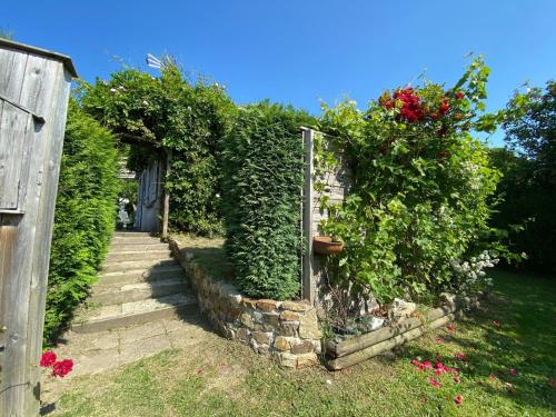 Zdjęcie z galerii obiektu Charming holiday home in a quiet location, near the coast, 2 bicycles w mieście Donville-les-Bains