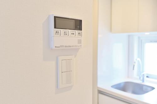 a bathroom with a sink and a microwave at TORA HOTEL Sensoji 寅ホテル 浅草寺 in Tokyo