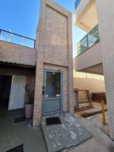 a large glass door on a brick building at Arraial do Cabo, Vista mar, conforto, Piscina. in Arraial do Cabo