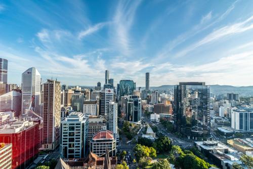 a view of a city with tall buildings at Lux 37th floor 2br 2bath, Infinity pool, Gym, Wifi in Brisbane