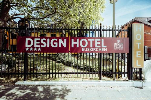 a red sign on a black wrought iron fence at Design Hotel Euskirchen in Euskirchen