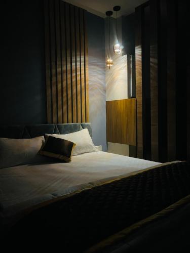 a bedroom with a bed with a light on it at The Tendoinn in Pollāchi