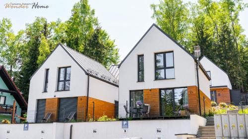 Wonder Home - Domki górskie wolnostojące z prywatnymi tarasami - zielona okolica