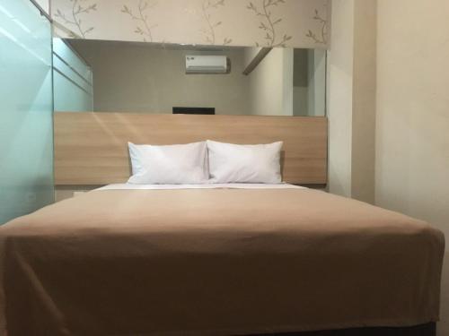 Ένα ή περισσότερα κρεβάτια σε δωμάτιο στο Royal Guesthouse Bandar Lampung