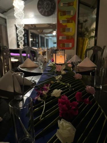 Un lugar para sentarse en Sunbloom Beachfront Hotel and Restaurant Zambales