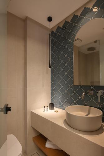 Ένα μπάνιο στο Hotel Ideon 