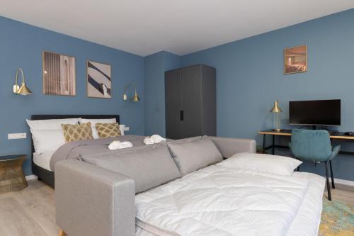a living room with a couch and a bed at Arbio I Central Apartments Koblenz in Koblenz