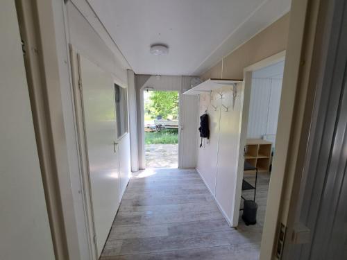 a hallway leading to a room with a hallway leading to a door at Landelijke gelegen Lodge in Driebergen