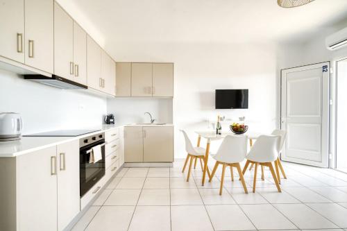 Η κουζίνα ή μικρή κουζίνα στο Overview Mykonos Apartments