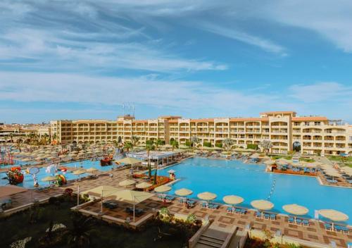 Πισίνα στο ή κοντά στο Pickalbatros White Beach Resort - Hurghada
