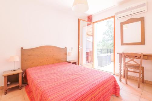 Giường trong phòng chung tại Casa Corsica - Appt climatisé proche de la plage