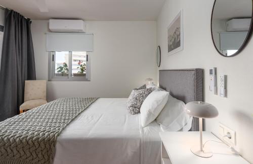 Posteľ alebo postele v izbe v ubytovaní Apartment with terrace - City center and near the beach