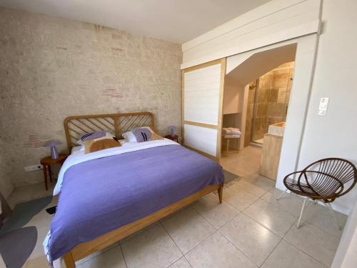 a bedroom with a large bed and a shower at Gîte à Villeréal avec spa in Villeréal