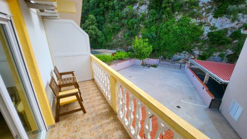Un balcón o terraza de Apartments Maxi Katić